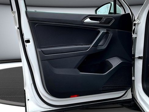 Used 2019 Volkswagen Tiguan SE image 18