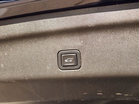 Used 2022 Chevrolet Tahoe RST w/ Luxury Package image 40