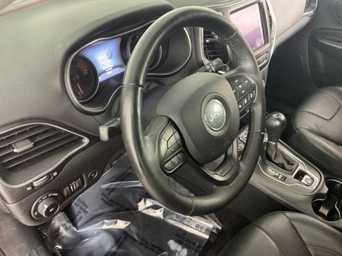 Used 2019 Jeep Cherokee Trailhawk AWD/4WD image 35