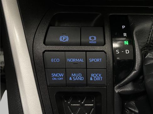 Used 2022 Toyota RAV4 XLE Premium AWD/4WD image 26