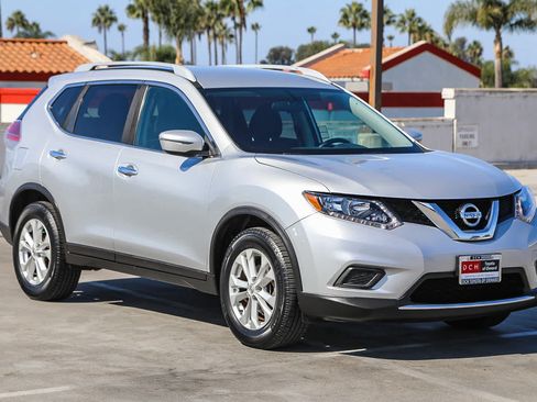 Used 2016 Nissan Rogue SV FWD image 4