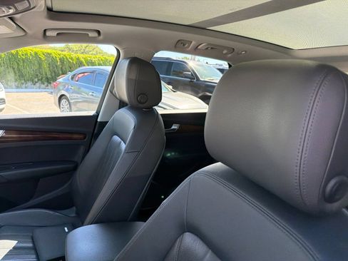 Used 2018 Audi Q5 2.0T Premium Plus w/ Premium Plus Package AWD/4WD image 8