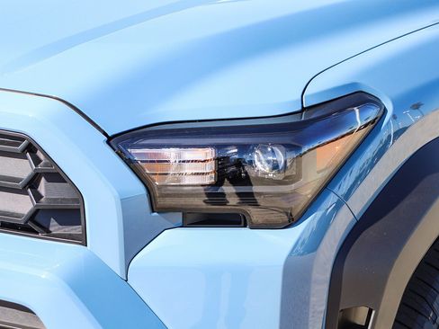 Certified 2025 Toyota 4Runner TRD Off-Road image 5