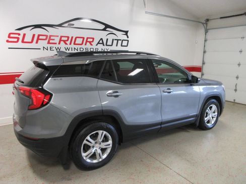 Used 2020 GMC Terrain SLE w/ Driver Convenience Package image 4