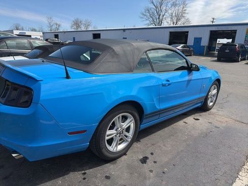 Used 2013 Ford Mustang Convertible RWD image 4