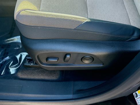 Used 2025 Chevrolet Equinox ACTIV w/ Safety and Technology Package image 18