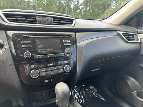 Used 2016 Nissan Rogue SV FWD image 8