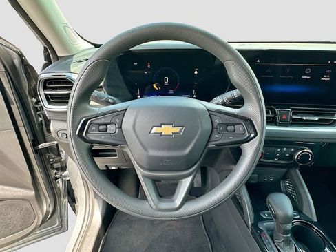 Used 2025 Chevrolet TrailBlazer LT AWD/4WD image 11