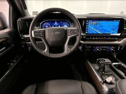 Used 2026 Chevrolet Silverado 1500 LT Trail Boss w/ LT Trail Boss Premium Package AWD/4WD image 6