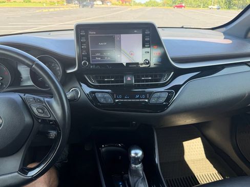 Used 2019 Toyota C-HR Limited FWD image 17