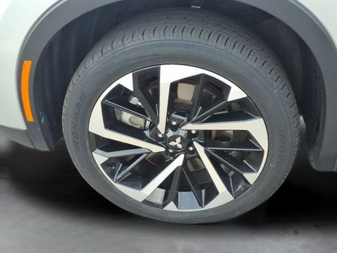 Used 2024 Mitsubishi Outlander AWD image 17