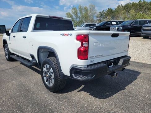 Used 2022 Chevrolet Silverado 2500 Custom w/ Custom Value Package AWD/4WD image 11