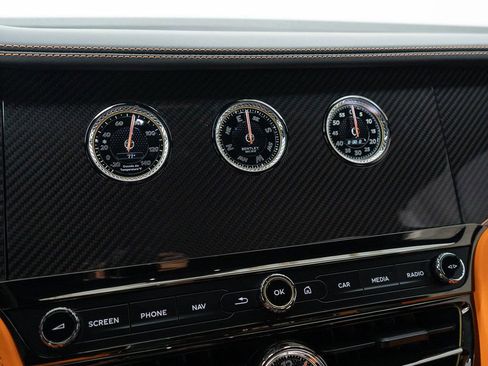 Used 2025 Bentley Flying Spur Plug-In Hybrid image 41