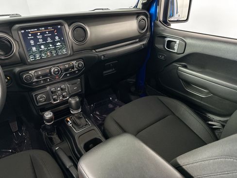 Used 2023 Jeep Gladiator Sport AWD/4WD image 22