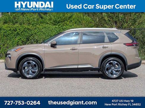 Used 2024 Nissan Rogue SV w/ SV Premium Package AWD/4WD image 2