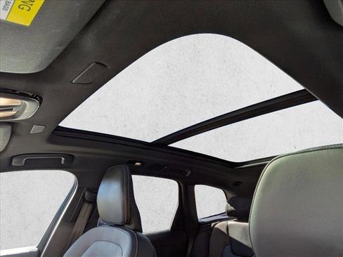 Used 2022 Volvo XC60 B5 R-Design w/ Advanced Package image 21