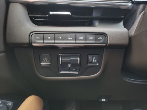 Certified 2023 Cadillac Escalade Premium Luxury w/ Performance Package AWD/4WD image 31