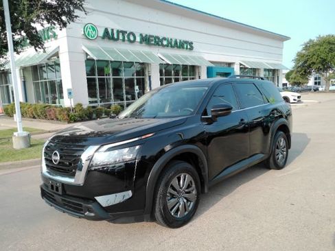 Used 2025 Nissan Pathfinder SV FWD image 1
