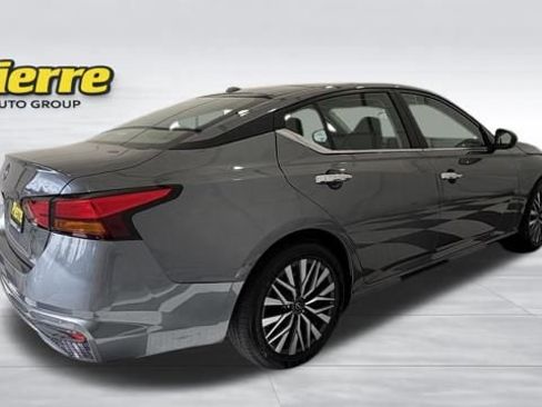 Used 2025 Nissan Altima 2.5 SV FWD image 5