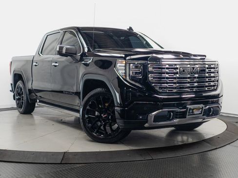 Used 2023 GMC Sierra 1500 Denali w/ Technology Package AWD/4WD image 1