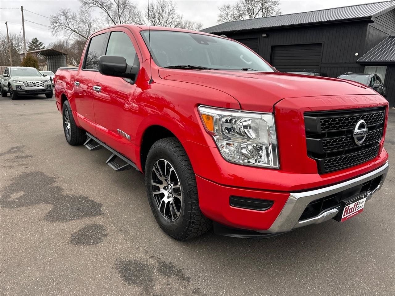 Used 2021 Nissan Titan SV RWD image 1