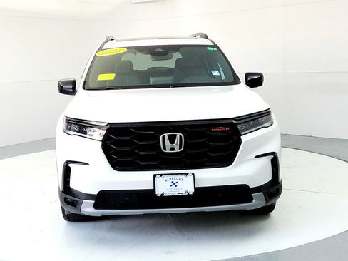 Used 2025 Honda Pilot TrailSport image 8