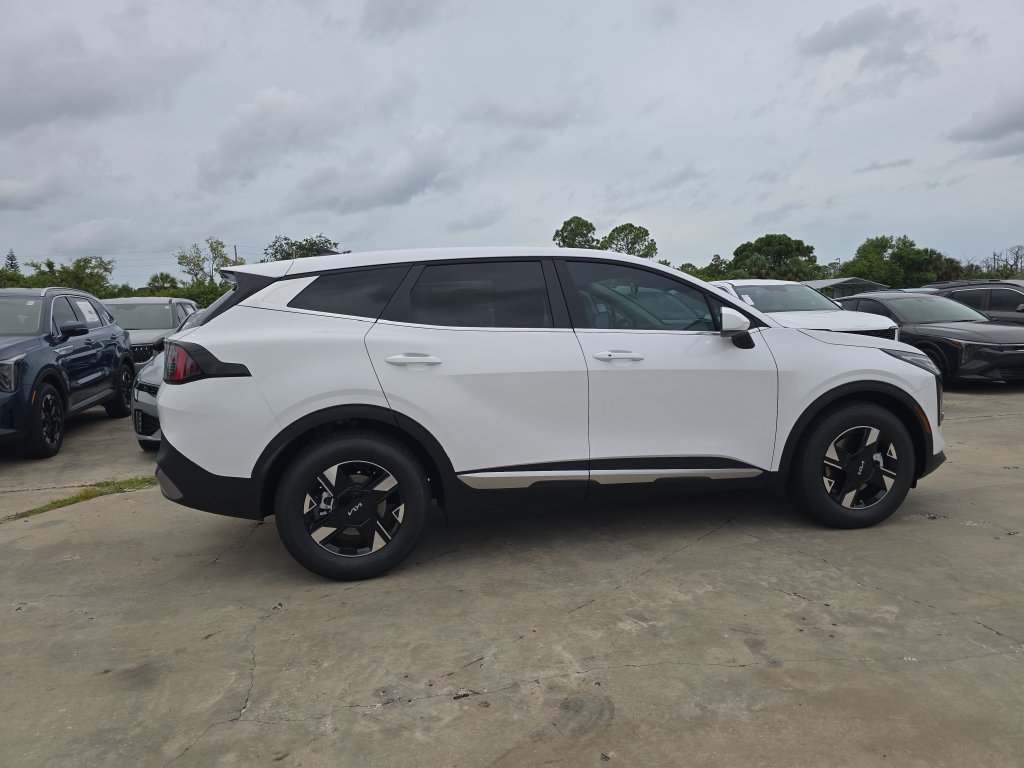 New 2027 Kia Sportage LX FWD image 9