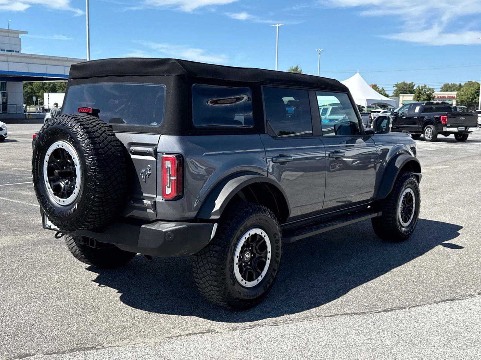 Used 2023 Ford Bronco Outer Banks w/ Sasquatch Package AWD/4WD image 2