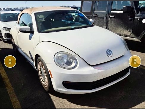 Used 2014 Volkswagen Beetle 2.5 FWD image 1