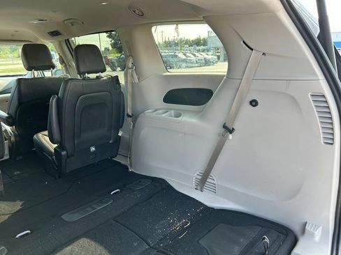 Used 2023 Chrysler Pacifica Touring-L AWD/4WD image 39