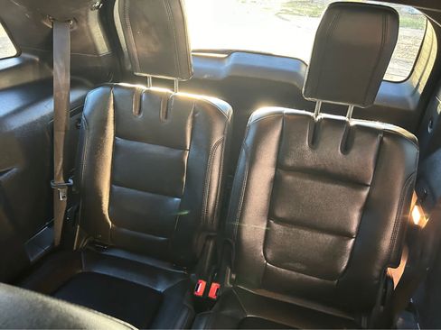 Used 2018 Ford Explorer XLT w/ Equipment Group 202A image 13