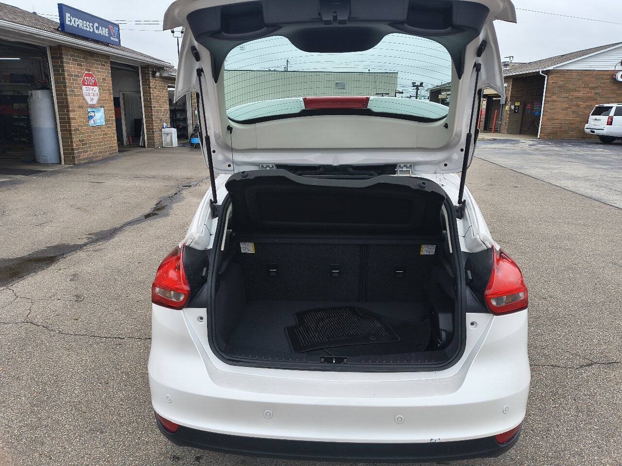 Used 2018 Ford Focus Titanium FWD image 6
