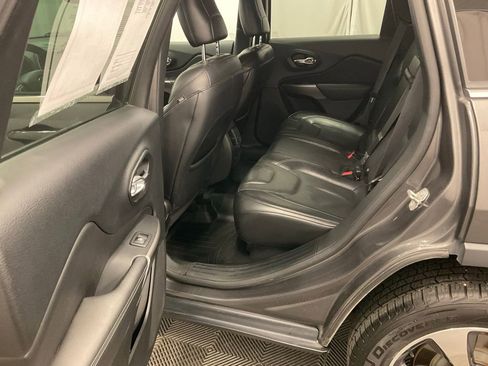 Used 2019 Jeep Cherokee Limited AWD/4WD image 25