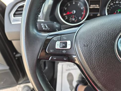 Used 2020 Volkswagen Tiguan SE FWD image 19