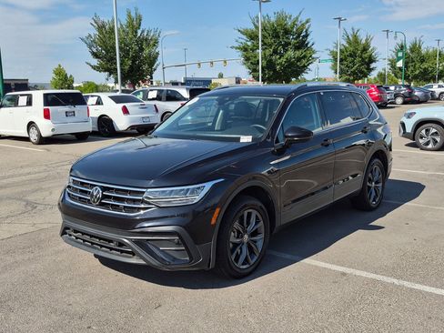 Used 2022 Volkswagen Tiguan SE AWD/4WD image 11