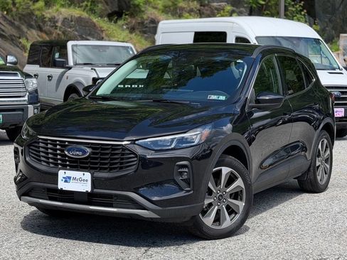 Certified 2025 Ford Escape Platinum AWD/4WD image 1