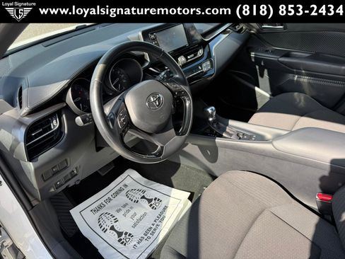 Used 2018 Toyota C-HR XLE image 16