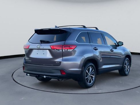 Used 2019 Toyota Highlander XLE FWD image 6