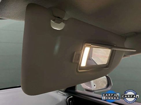 Used 2025 Volvo XC40 B5 Core image 59