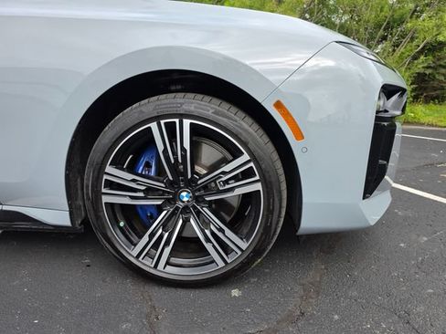 Used 2025 BMW 750e xDrive AWD/4WD image 4