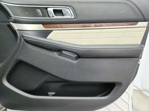 Used 2019 Ford Explorer Platinum AWD/4WD image 31