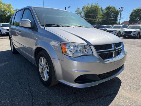 Used 2015 Dodge Grand Caravan SXT FWD image 3