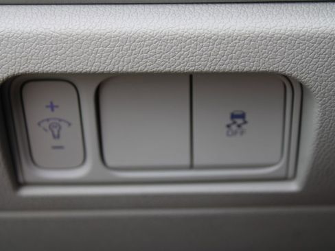 Certified 2025 Kia Sorento S w/ Panoramic Sunroof Package image 25