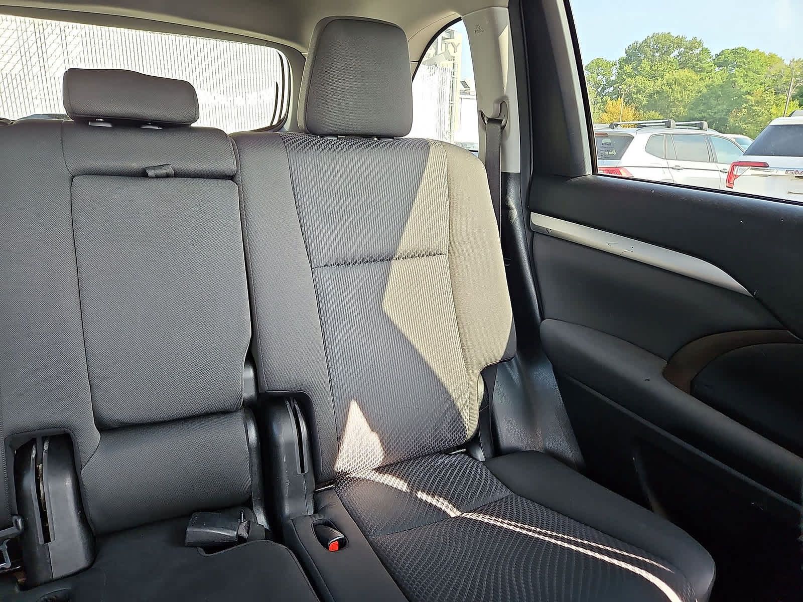 Used 2017 Toyota Highlander LE FWD image 15