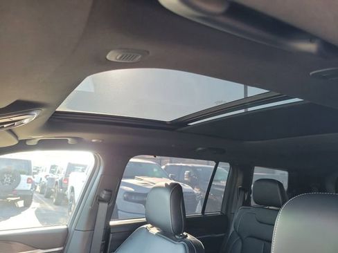 Certified 2025 Jeep Grand Cherokee L Limited w/ Luxury Tech Group II image 33