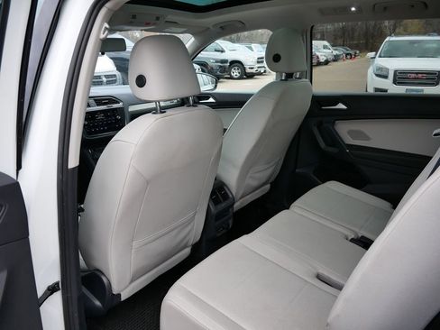 Used 2020 Volkswagen Tiguan SE w/ Panoramic Sunroof Package image 8