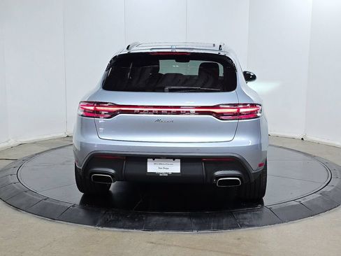 Certified 2025 Porsche Macan AWD/4WD image 8