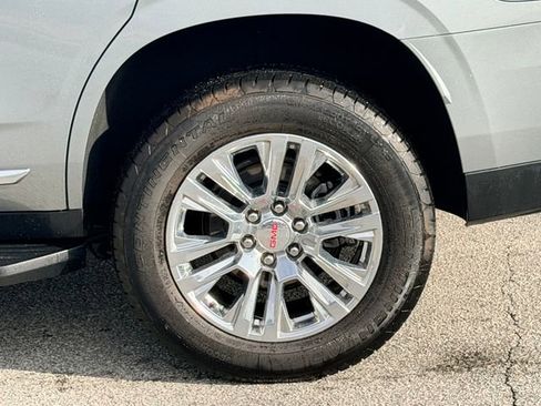 Certified 2025 GMC Yukon Denali image 9