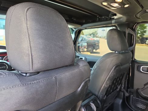 Used 2020 Jeep Gladiator Rubicon w/ LED Lighting Group AWD/4WD image 19