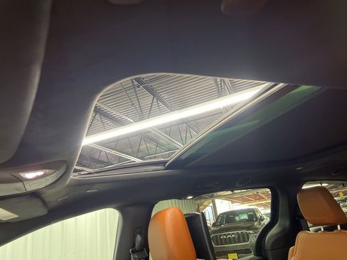 Used 2026 Chrysler Pacifica Pinnacle w/ Trailer Tow Group image 22